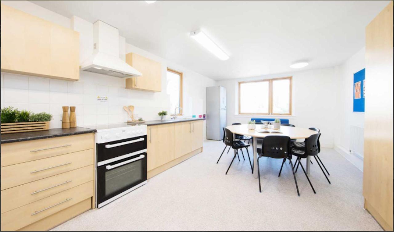 1 Night Free Comfortable Ensuite Rooms, Gillingham - Sk Hoo Eksteriør billede